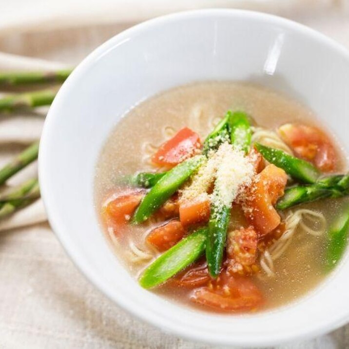 夏にオススメ!トマトとアスパラの塩ラーメン